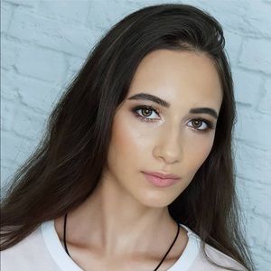 Meet your Posher, Mia